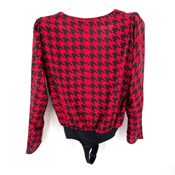 L'ACADEMIE The Victoire VNeck Long Sleeve in Red Houndstooth Bodysuit Blouse - Picture 7 of 9